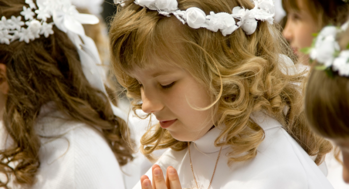 Communion set - Flower crown/Bracelet/Belt, First holy communion crown,  Ivory and White hair wreath with ribbon veil, Magaela, Flower gir – magaela