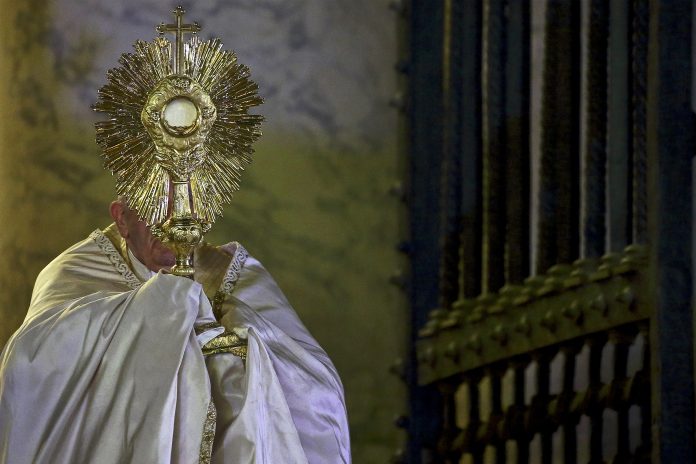 Le pape François pendant la prière Urbi et Orbi